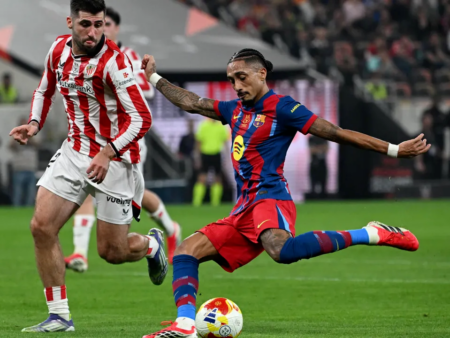 Барселона разгромила Атлетик и вышла в финал Суперкубка Испании