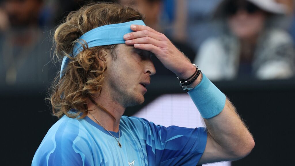 Рублев проиграл Серундоло в третьем круге Australian Open 2026, не выиграв ни сета