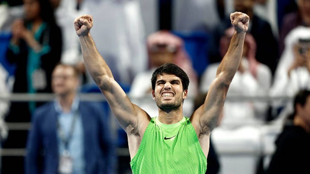 Карлос Алькарас обыграл Артюра Фиса в финале турнира в Дохе