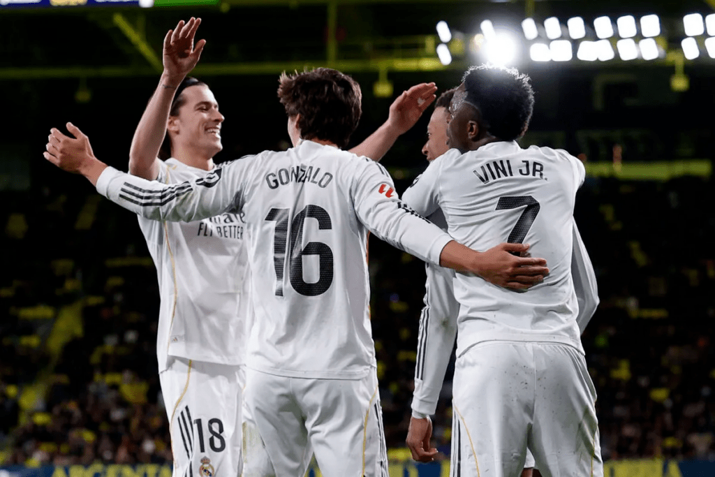 Реал Мадрид обыграл Бенфику во втором стыковом матче и вышел в плей-офф Лиги Чемпионов