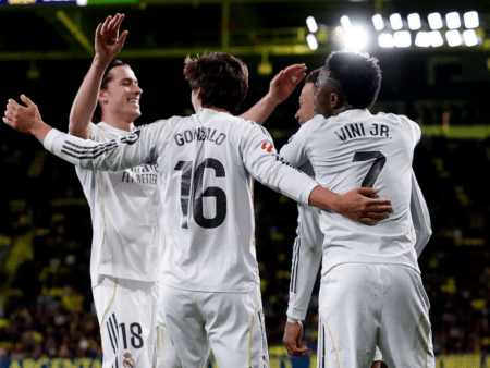 Гол Винисиуса помог Реалу обыграть Бенфику и выйти в плей-офф Лиги Чемпионов
