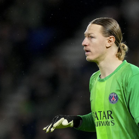 Матвей Сафонов отразил пенальти и помог ПСЖ обыграть Страсбур