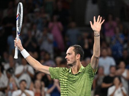 Даниил Медведев стал первым четвертьфиналистом турнира в Дубае