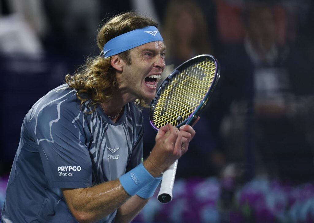 Андрей Рублев вышел в полуфинал турнира в Дубае, обыграв Риндеркнеша