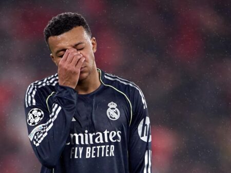 Врачи Реала обследовали Мбаппе не то колено. Форвард сыграл три матча с травмой