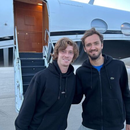 Медведев и Рублев снялись с микста в Индиан-Уэллсе. Они все еще не могут покинуть Дубай