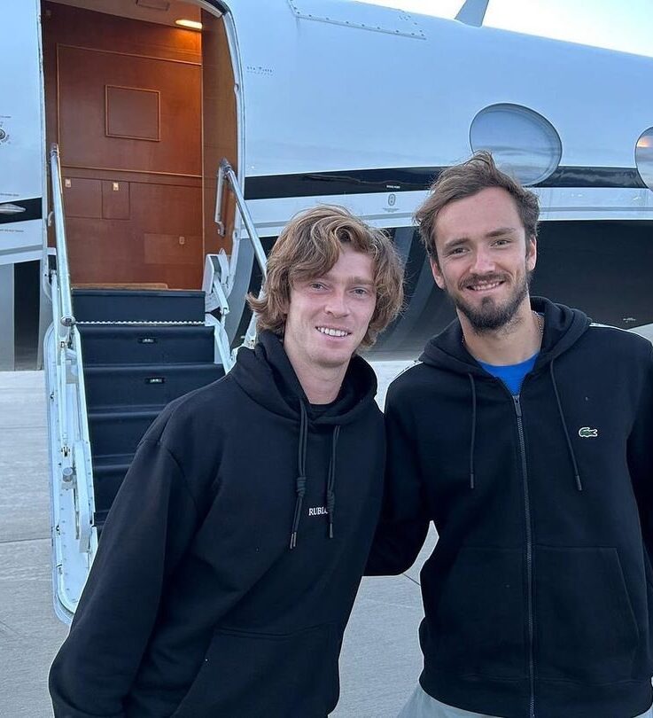 Медведев и Рублев снялись с микста в Индиан-Уэллсе. Они все еще не могут покинуть Дубай