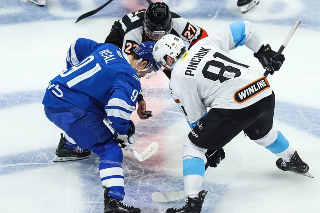 Дубль Галиева помог «Динамо-Минск» выйти во второй раунд плей-офф КХЛ 2025/26