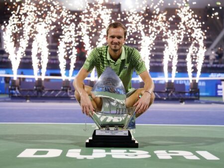 Грикспор снялся с финала Дубая из-за травмы подколенного сухожилия, титул у Медведева