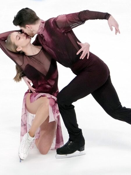 Фигуристы Степанова и Букин выиграли финал Гран-при России в танцах на льду, Бойкова и Козловский победили в парах