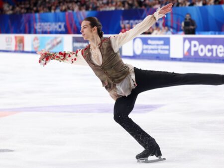 Петр Гуменник выиграл финал Гран-при России по фигурному катанию