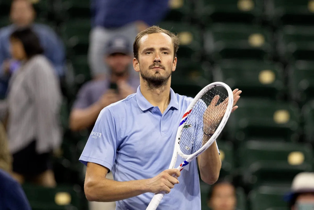 Даниил Медведев вышел в полуфинал «Мастерса» в Индиан-Уэллсе, где сыграет с Алькарасом