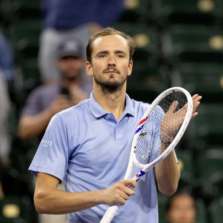 Даниил Медведев вышел в 1/2 финала «Мастерса» в Индиан-Уэллсе, где сыграет с Алькарасом