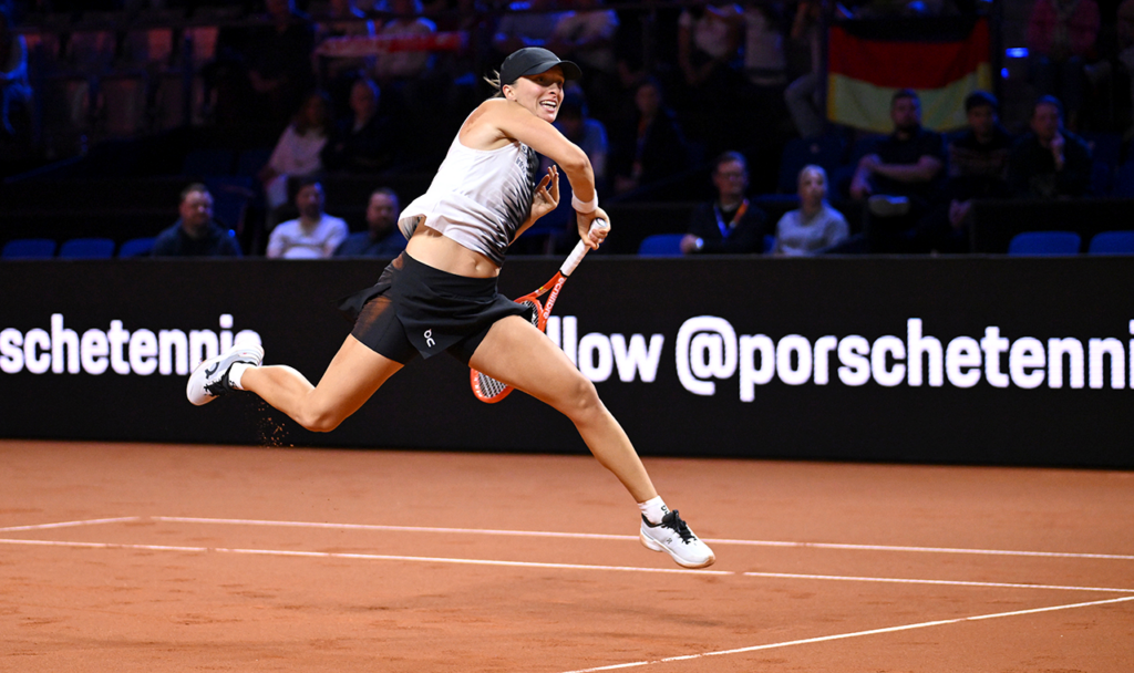 Свентек вышла в 1/4 финала турнира в Штутгарте, где может сыграть с Миррой Андреевой