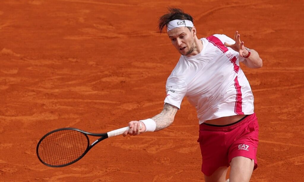 Александр Бублик с победы стартовал на «Мастерсе» в Монте-Карло 2026