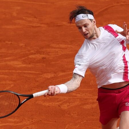 Александр Бублик с победы стартовал на «Мастерсе» в Монте-Карло