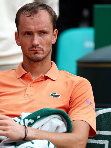 Медведев проиграл 90-й ракетке мира на «Мастерсе» в Монте-Карло, не выиграв ни гейма