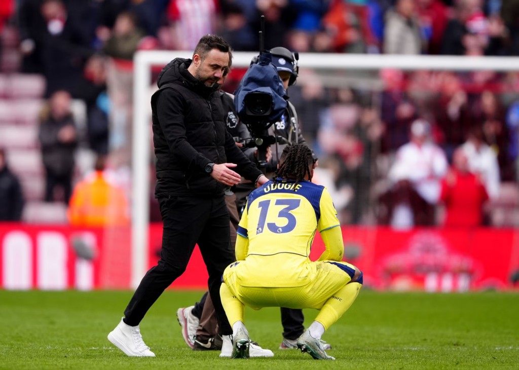 Тоттенхэм проиграл в первом матче при Роберто Де Дзерби