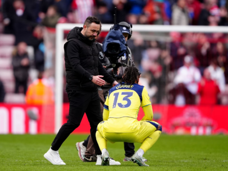 Тоттенхэм проиграл в первом матче при Де Дзерби