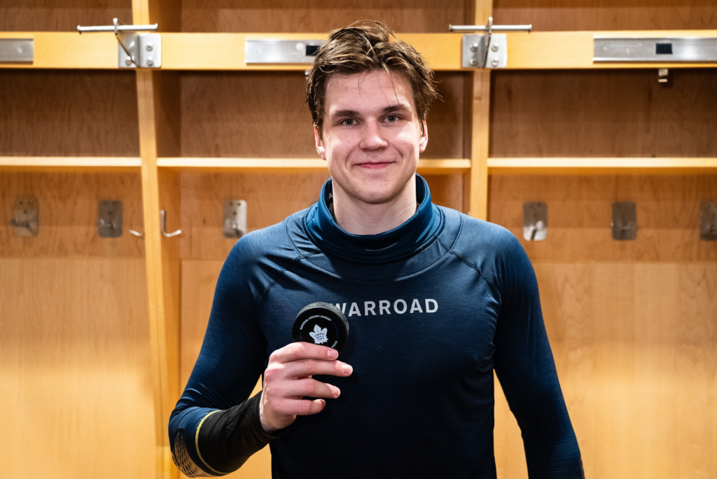 Яркий дебют Ильи Протаса в НХЛ: игра в звене с Уилсоном и результативная передача