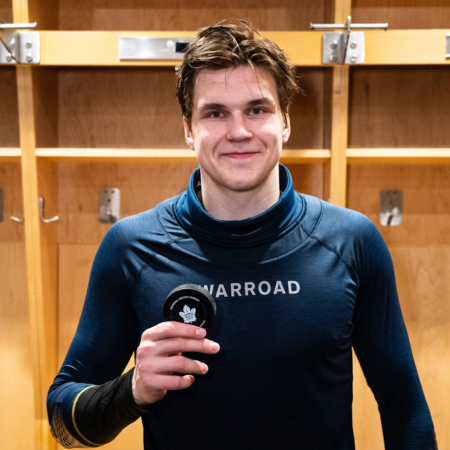 Яркий дебют Ильи Протаса в НХЛ: игра в звене с Уилсоном и результативная передача