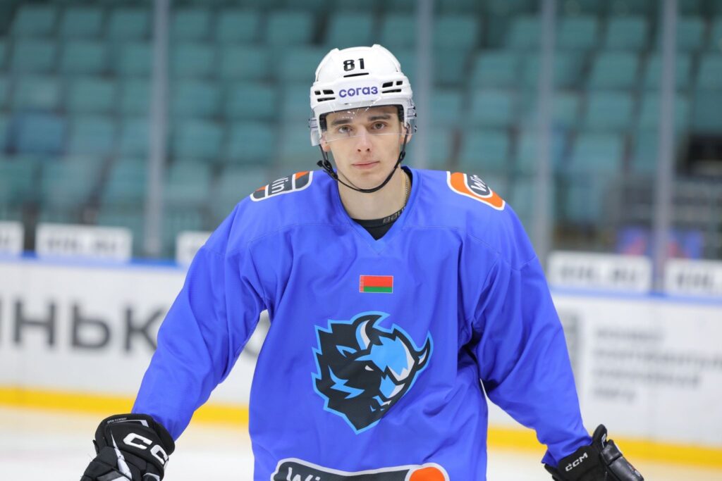 К Виталию Пинчуку проявляют интерес «Филадельфия» и еще 15 клубов НХЛ