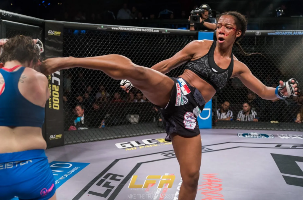 бой Джозелин Эдвардс с Нормой Дюмонт